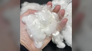 ألياف كاتيونية 1.56D*51mm ثبات اللون العالي، بريق ناعم ومشرق لغزل ومزج المنسوجات