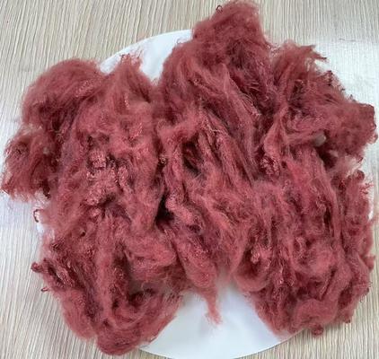 سعر جيد ألياف البوليستر الأساسية المعاد تدويرها 1.5D 38mm مصبوغة بلون أحمر الانترنت