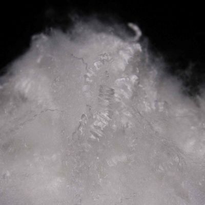 سعر جيد ألياف البوليستر البيضاء 51 ملم A الصف الصديق للبيئة الألياف الدقيقة لملء الوسائد الانترنت