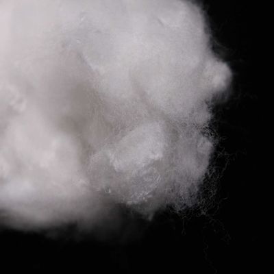 سعر جيد عازل المياه البوليستر الألياف القصيرة 38 ملم الألياف البيضاء غير السيليكونية الانترنت