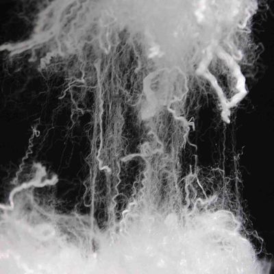 سعر جيد الألياف 4D العذراء منخفضة الانصهار 110 درجة حرارة 51 مم ألياف البوليستر للأغطية السريرية غير المنسوجة الانترنت