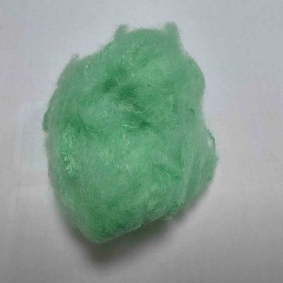سعر جيد ناجية 2.5D الخضراء المخدرات الملونة الألياف المعاد تدويرها PET بوليستر الألياف العادمة الانترنت