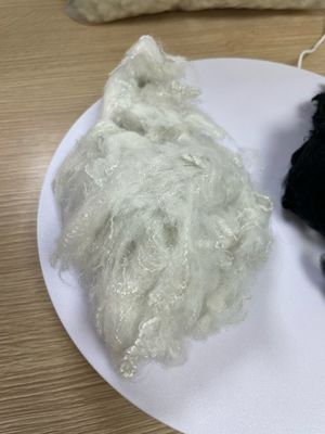 سعر جيد ألياف البوليستر القماشية 0.7D × 32mm، نقطة الانصهار 110-260 °C الألياف النسيجية الاصطناعية الانترنت
