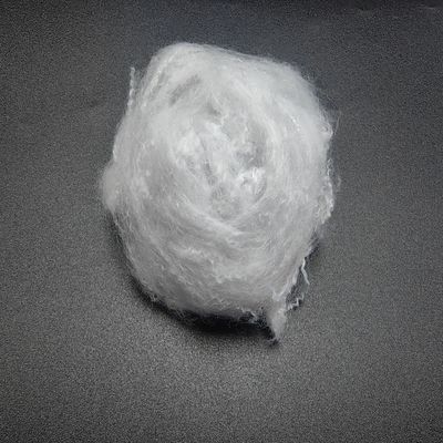 سعر جيد ألياف البوليستر المعاد تدويرها 2.5D 51mm أبيض مقاومة التقلص العالية الانترنت