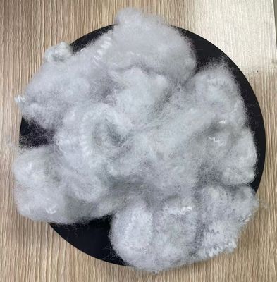 سعر جيد ألياف البوليستر المعاد تدويرها 15D 64mm خام أبيض الانترنت