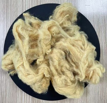 سعر جيد ألياف البوليستر المعاد تدويرها 2.5D 51mm الأوز الأصفر الانترنت