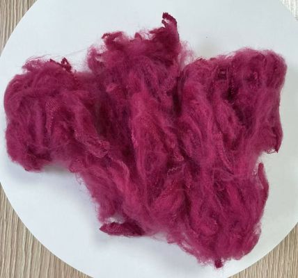 جودة ألياف البوليستر المعاد تدويرها 2.5D 51mm الأرجواني مصنع