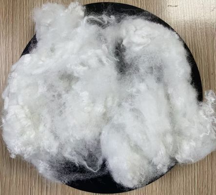 سعر جيد ألياف البوليستر العذراء 15D 64mm بيضاء قياسية معتمدة GRS الانترنت