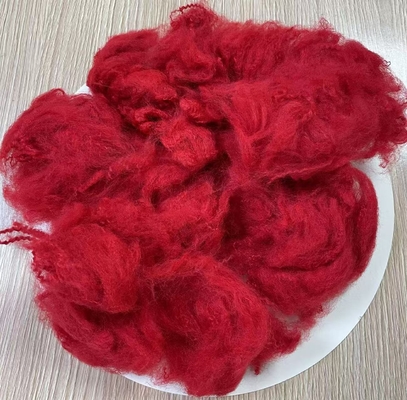 سعر جيد ألياف البوليستر المعاد تدويرها الأساسية 4.5D 51mm أحمر علم درجة A الانترنت