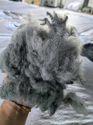 سعر جيد ألياف البوليستر الأساسية المعاد تدويرها 2.5D 51 مم رمادي معتمدة من OEKO-TEX الانترنت