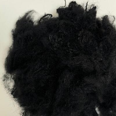 ألياف بوليستر معاد تدويرها سوداء 6D×51 مم ذات خصائص مقاومة للماء للاستخدام في الحشو والنسيج غير المنسوج